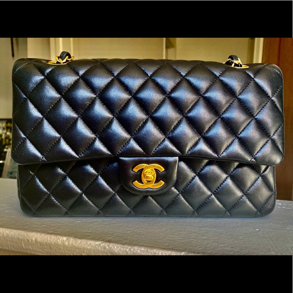 Chanel Medium Classic Flap Black Lambskin - Picture 13 of 15